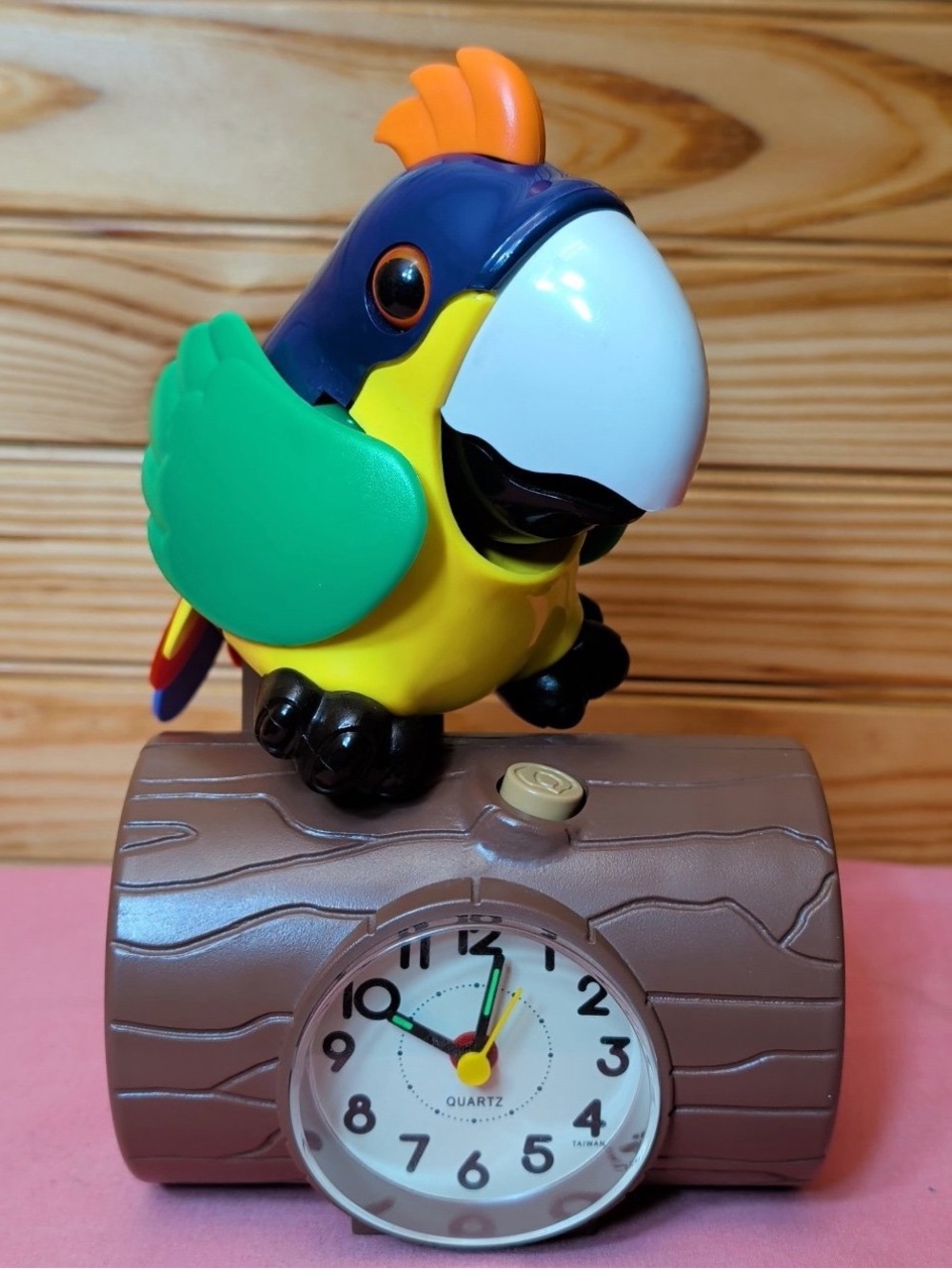 Vintage XONEX Squawking Parrot Alarm Clock animatronic bird y2k nostalgia